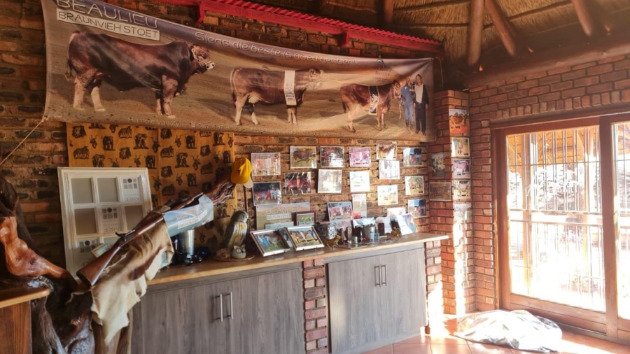 6 Bedroom Property for Sale in Olifantshoek Rural Northern Cape